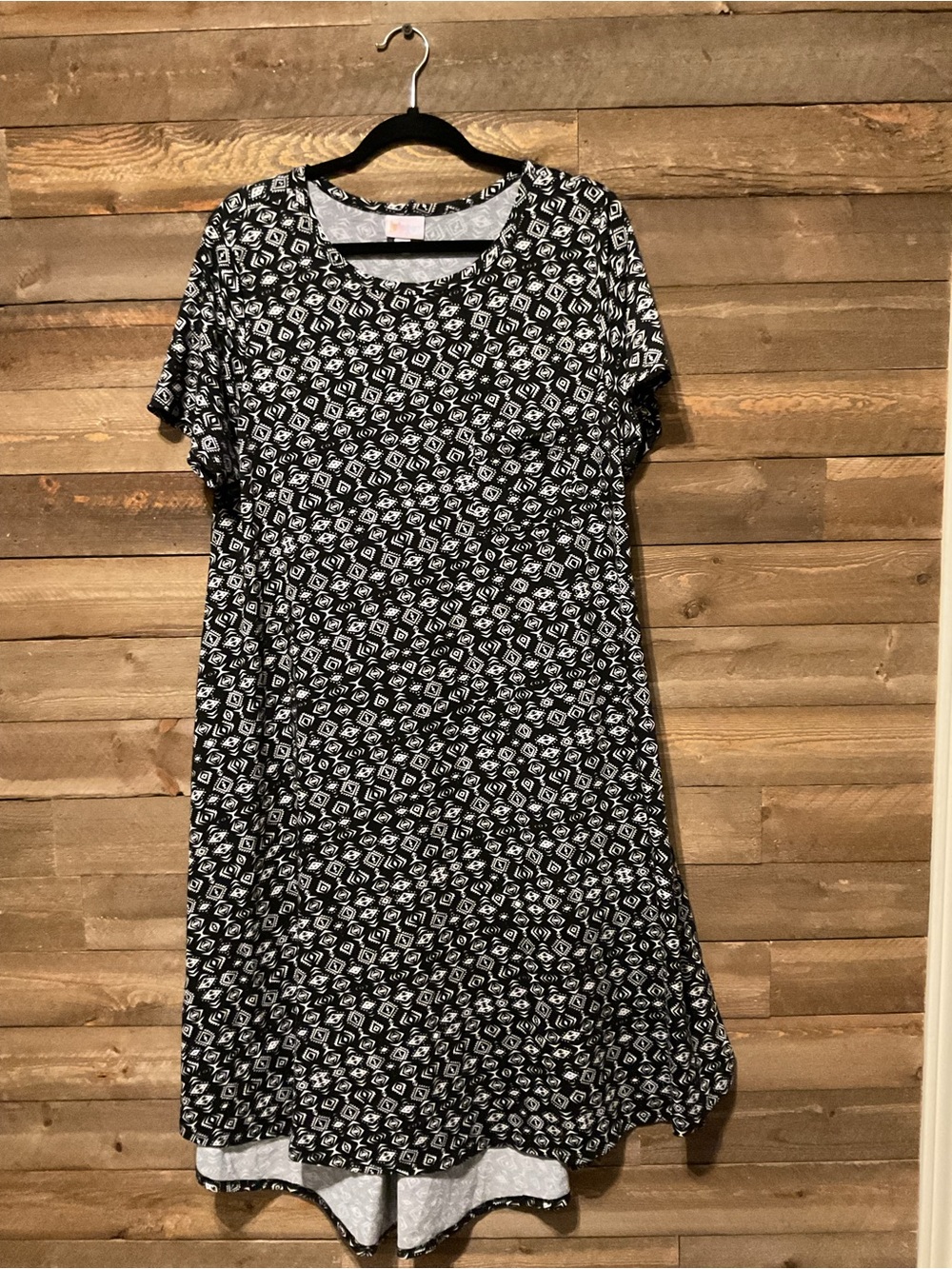 Lularoe Carly T-Shirt High Low Dress Black With White Tribal Pattern Women’s XL